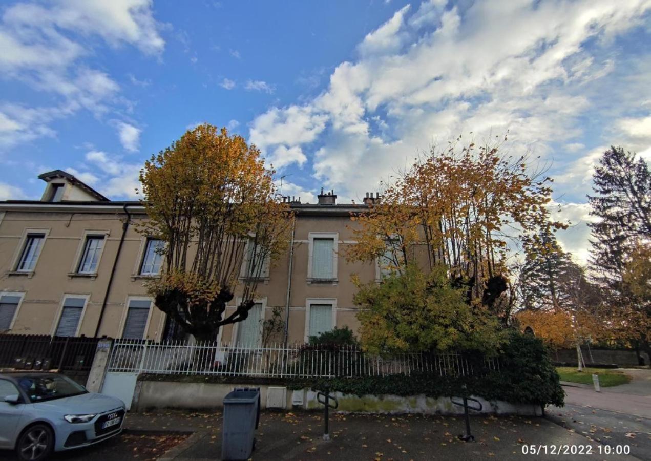 Au Pied De La Basilique Apartment Bourg-en-Bresse Exterior photo